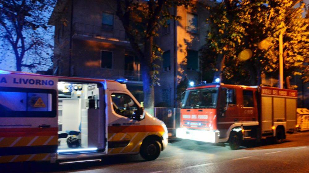 Ambulanza e pompieri sul posto