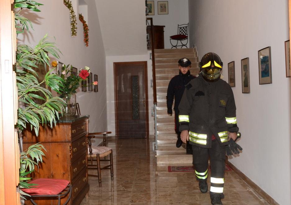 Esplode il crocifisso elettrico: paura in casa 