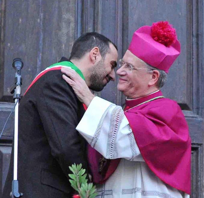 Il sindaco: camminiamo insieme 