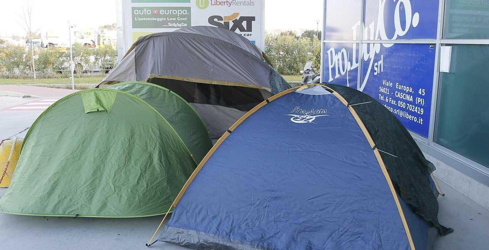 Gb, cinque ore di presidio contro i licenziamenti 