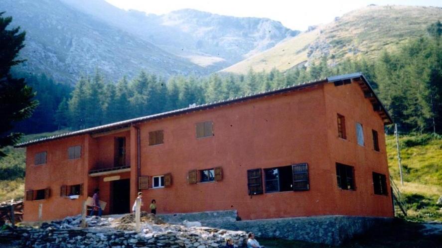 Cade sulle Apuane, arriva l’elicottero