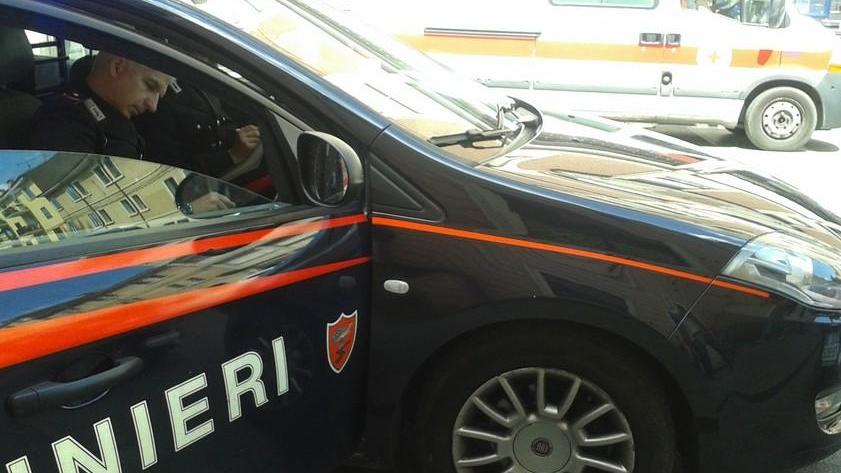 Offre soldi a due ragazzine per fare sesso