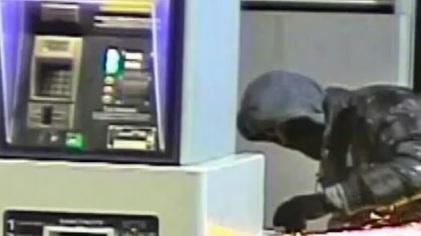 Tenta furto al distributore I carabinieri lo arrestano