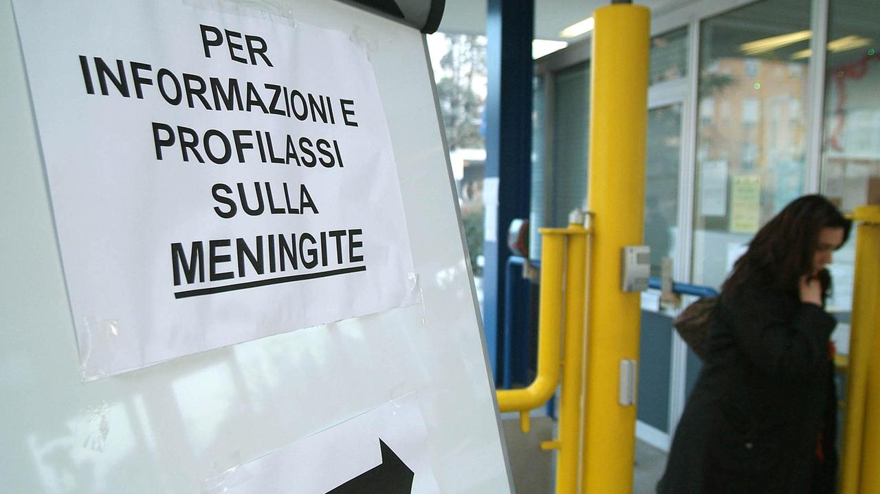 Bimba colpita da meningite, controlli sui compagni di classe