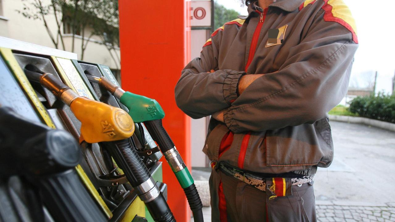 Pieno più caro durante le vacanze estive: ecco dove si risparmia sulla benzina a Pisa
