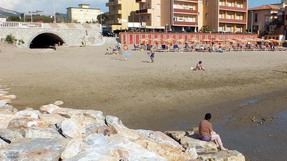 Erosione, spiaggia quasi divorata