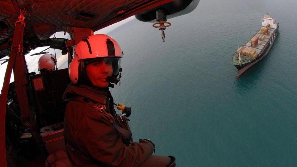 Medaglia all’eroe che salvò otto vite