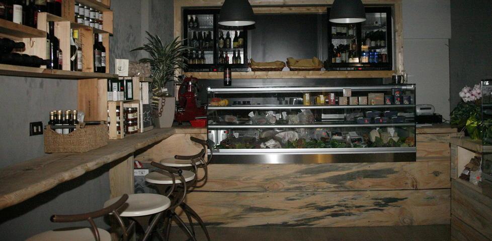Il commercio sfida la crisi: aprono sei attività in centro 