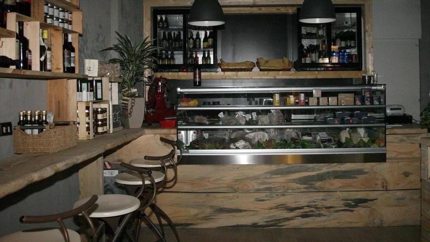 Il commercio sfida la crisi: aprono sei attività in centro