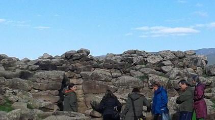 In tanti scoprono l’antico nuraghe