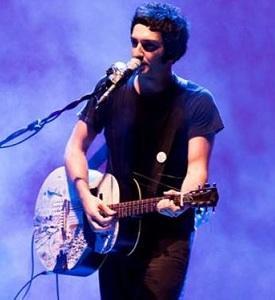 Brondi sul palco con il dubbio