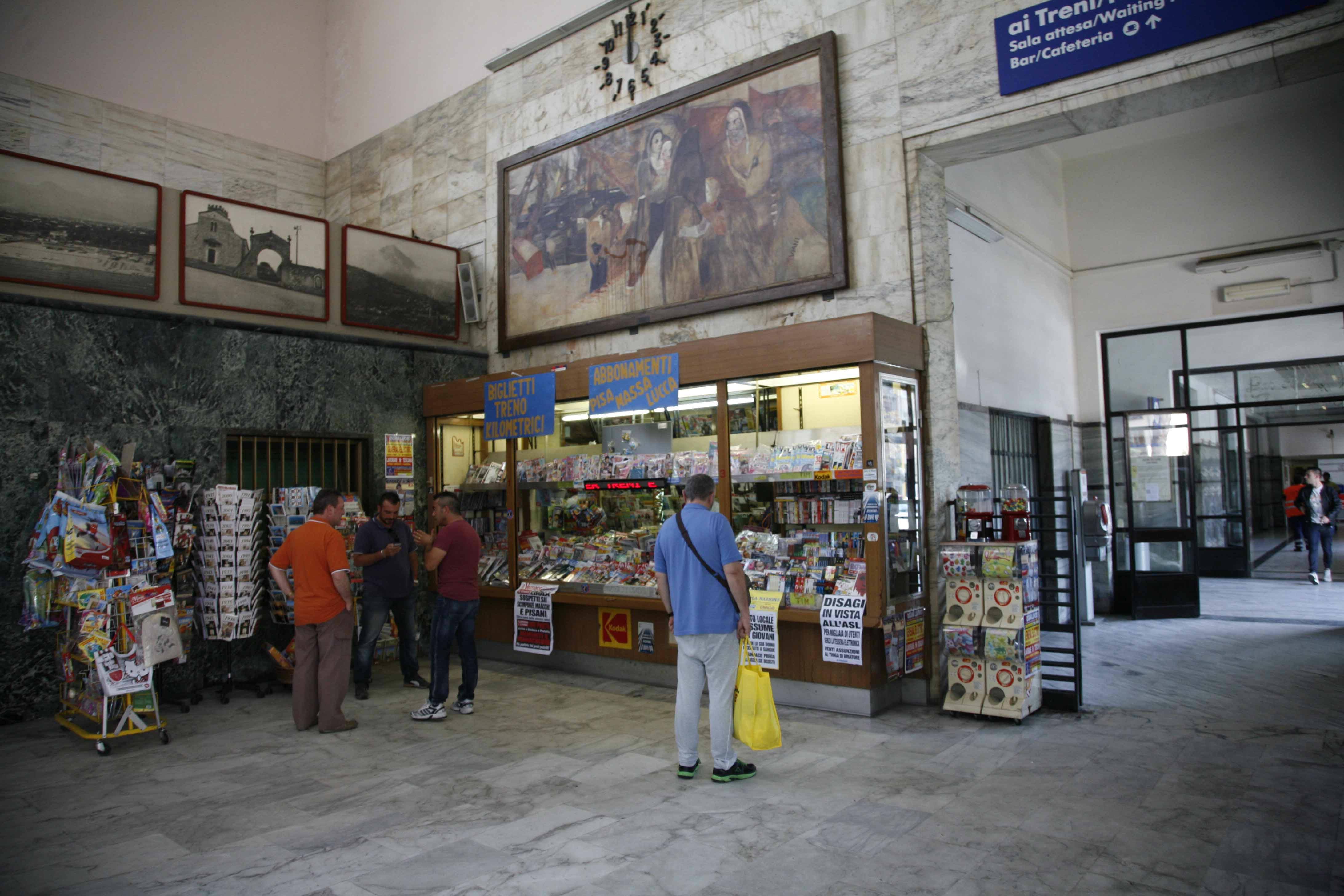 L'interno della stazione di Viareggio