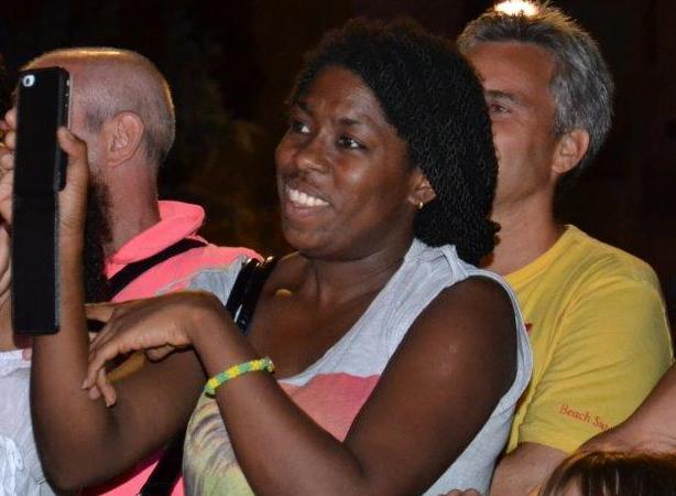 Il sole e la musica del Caribe salutano mamma Mirel