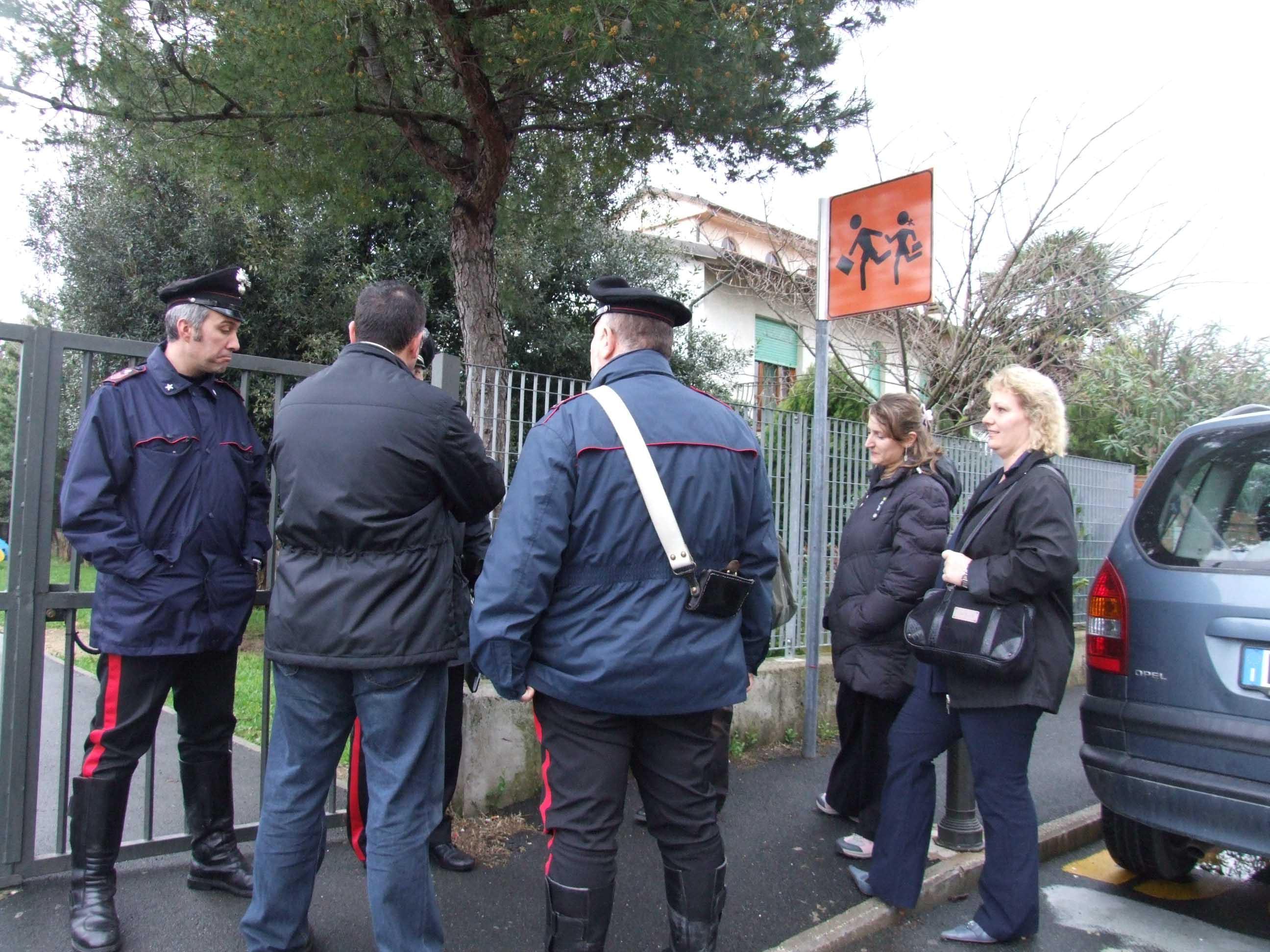 La scuola di Guasticce durante una protesta dei genitori 
