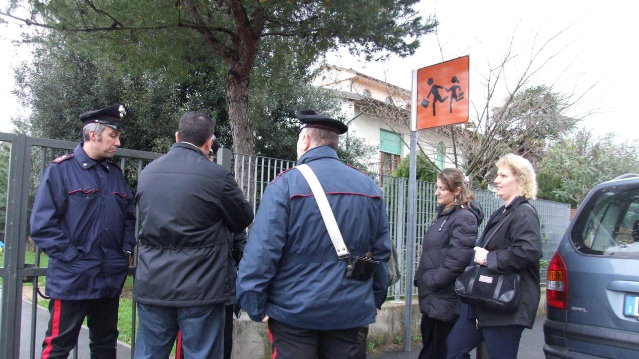 La scuola di Guasticce durante una protesta dei genitori