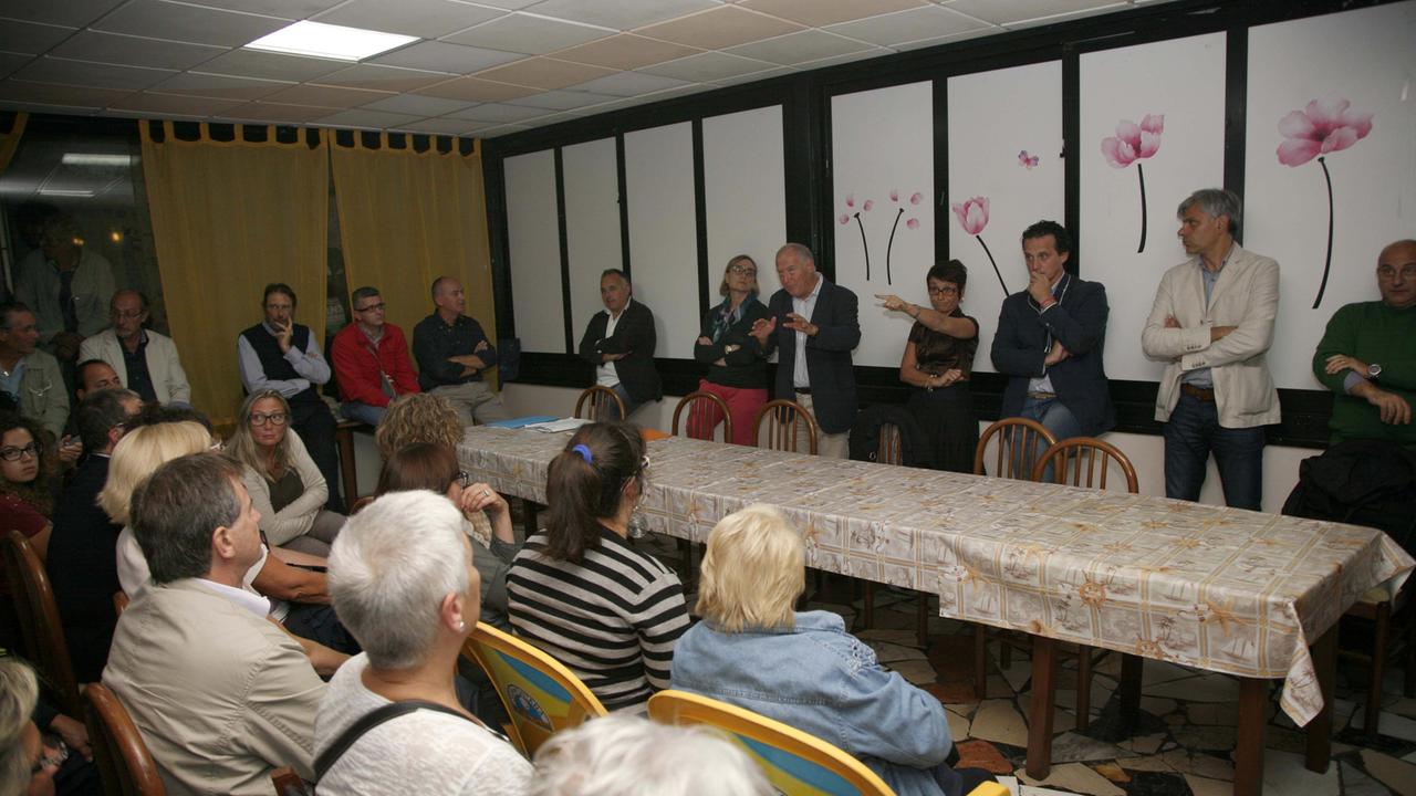 Assemblea sull'acqua non potabile a Valdicastello