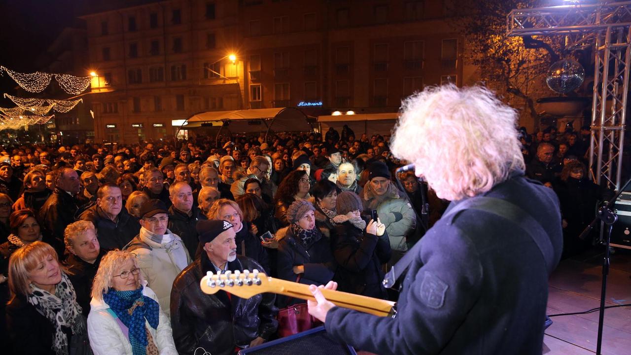 La folla in piazza dle Popolo per gli Homo Sapiens a Capodanno 2013 (Foto Nucci)