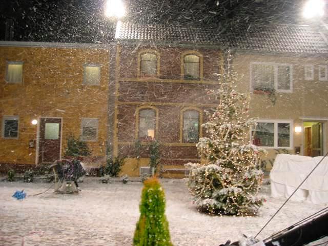 Neve in città con i cannoni sparaneve