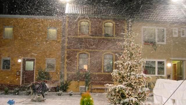 Neve in città con i cannoni sparaneve