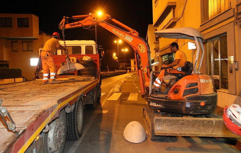 Cade sugli “ovi”, fa causa al Comune 