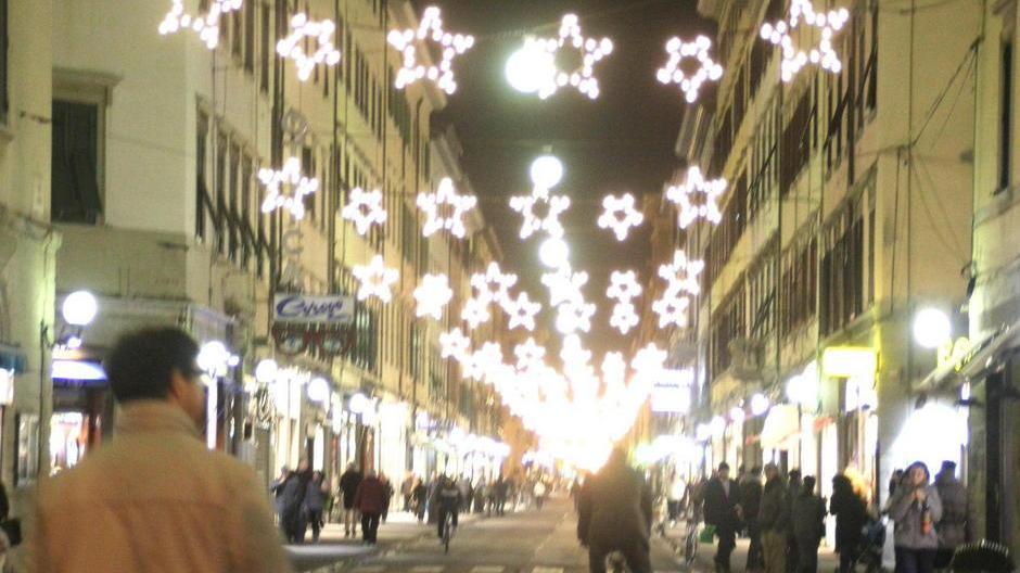 L’abete rimpianto e le battute su Facebook e per la strada