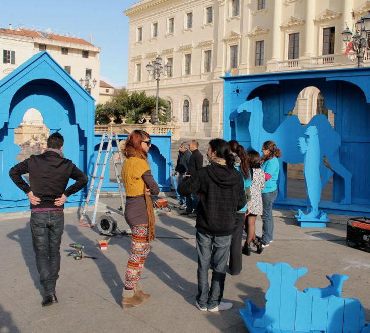 Presepe blu in piazza d’Italia, Natale secondo l’Accademia 