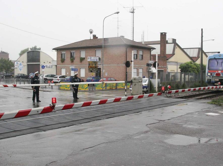 Auto ferme, ma il treno non passa 