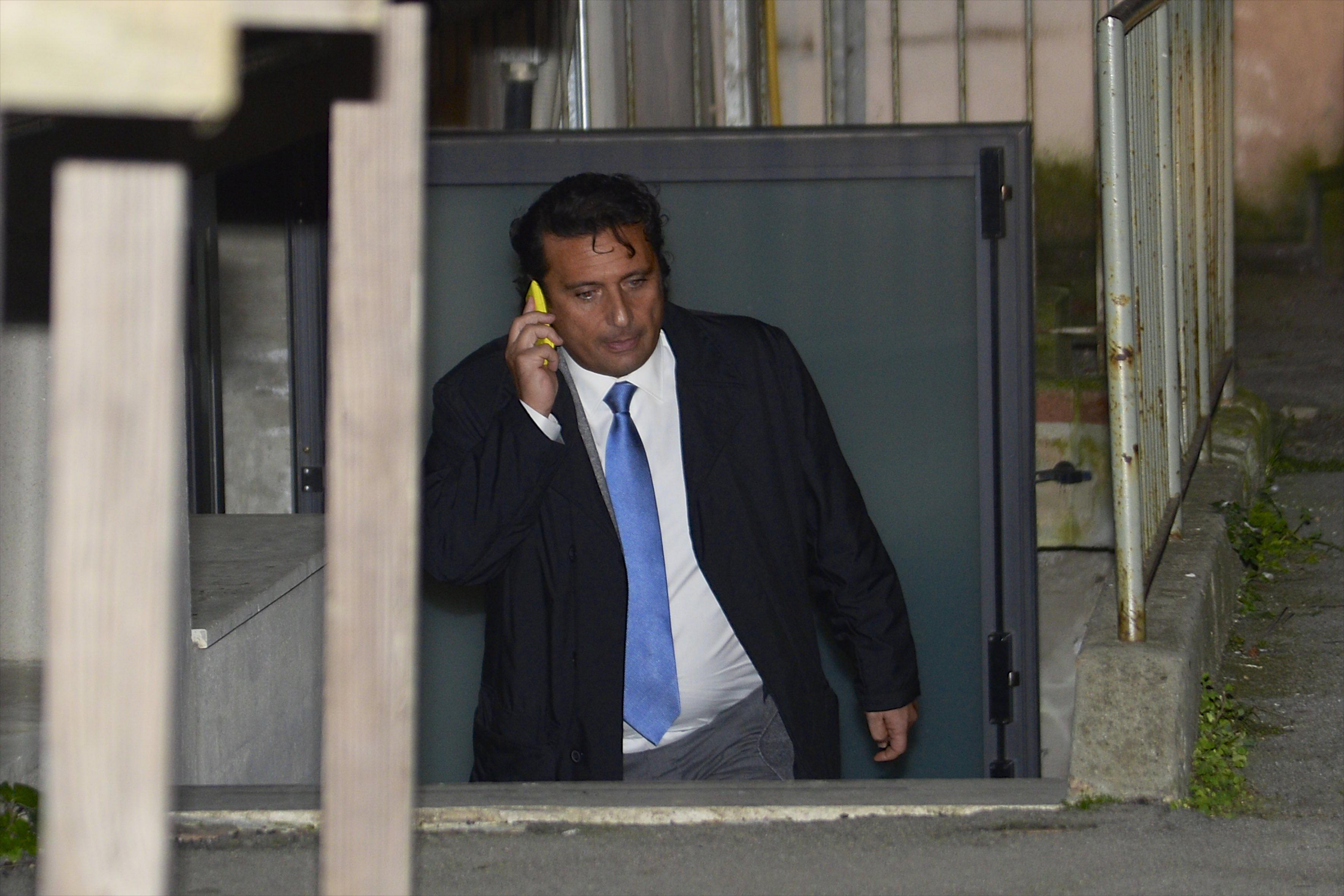 Francesco Schettino all'uscita dall'udienza di venerdì 12 dicembre (foto Giomini/Bf)