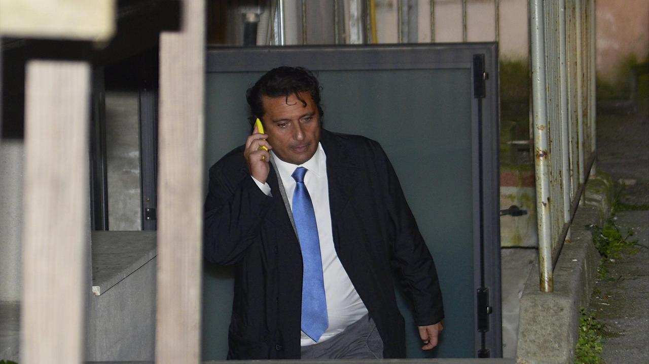 Francesco Schettino all'uscita dall'udienza di venerdì 12 dicembre (foto Giomini/Bf)