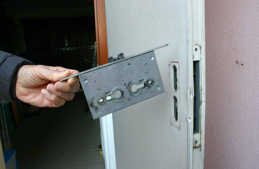 Razzia di bici in 12 garage Tutta via Migliari ripulita 