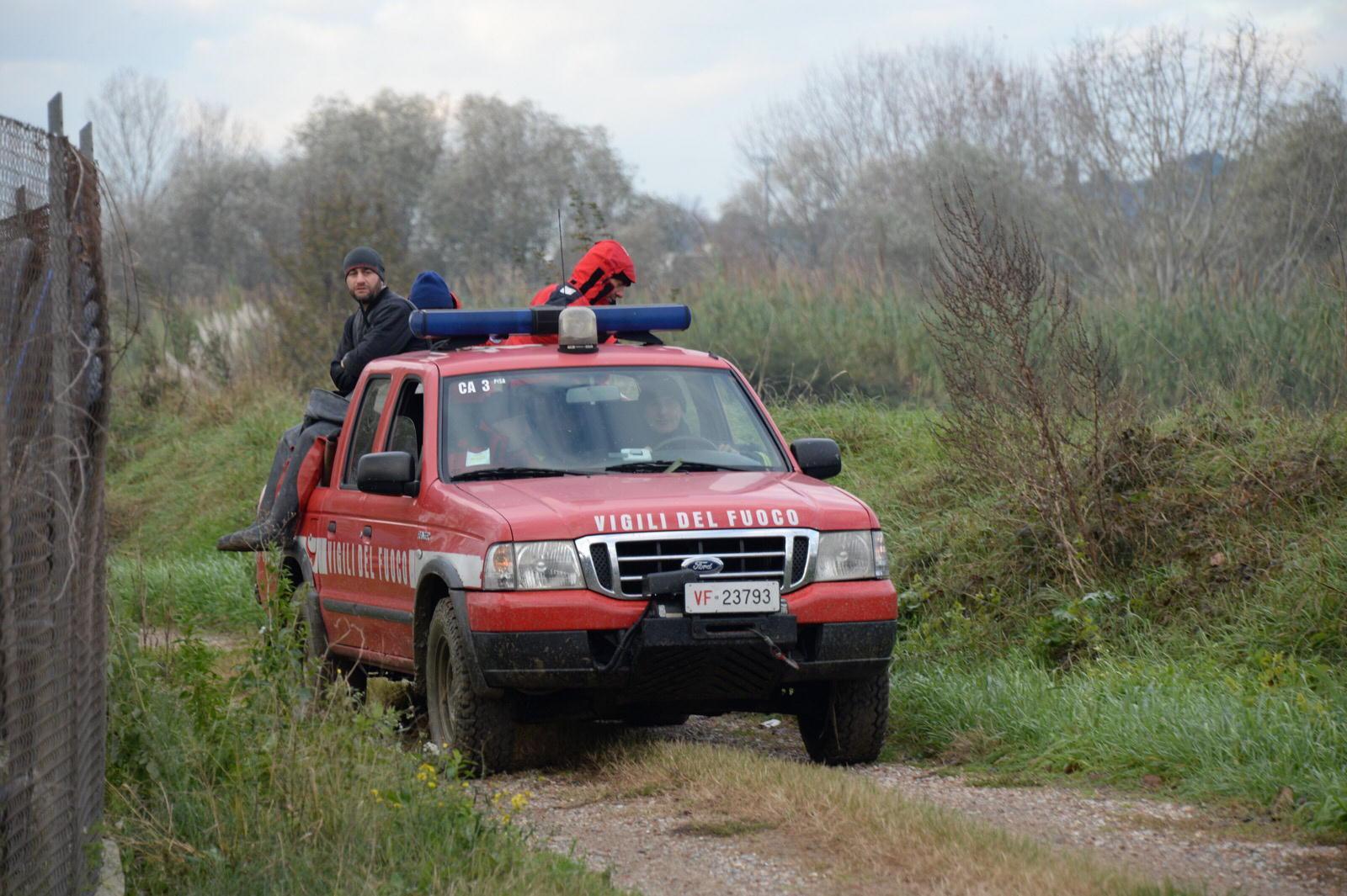 Ricerche di un uomo visto gettarsi nell'Arno 