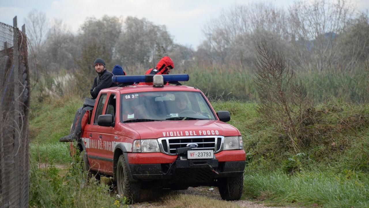 Ricerche di un uomo visto gettarsi nell'Arno