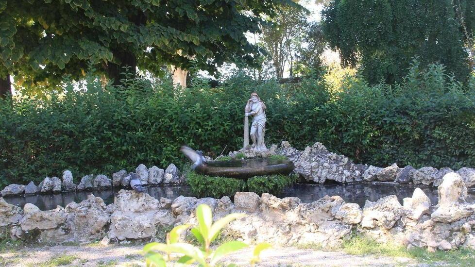Danneggiata la statua di Ercole