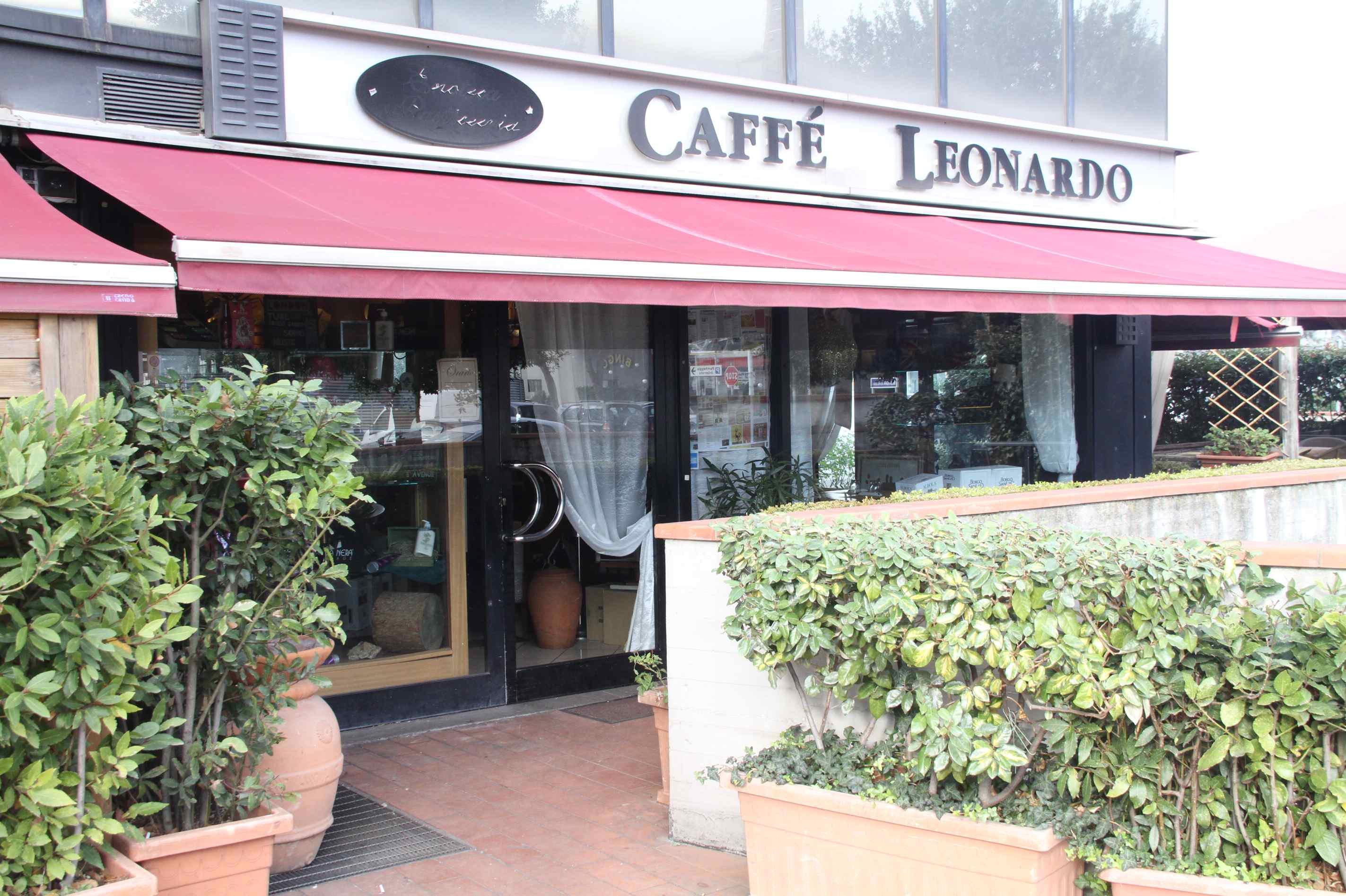 Il Caffè Leonardo di via Rimini (foto Batavia)