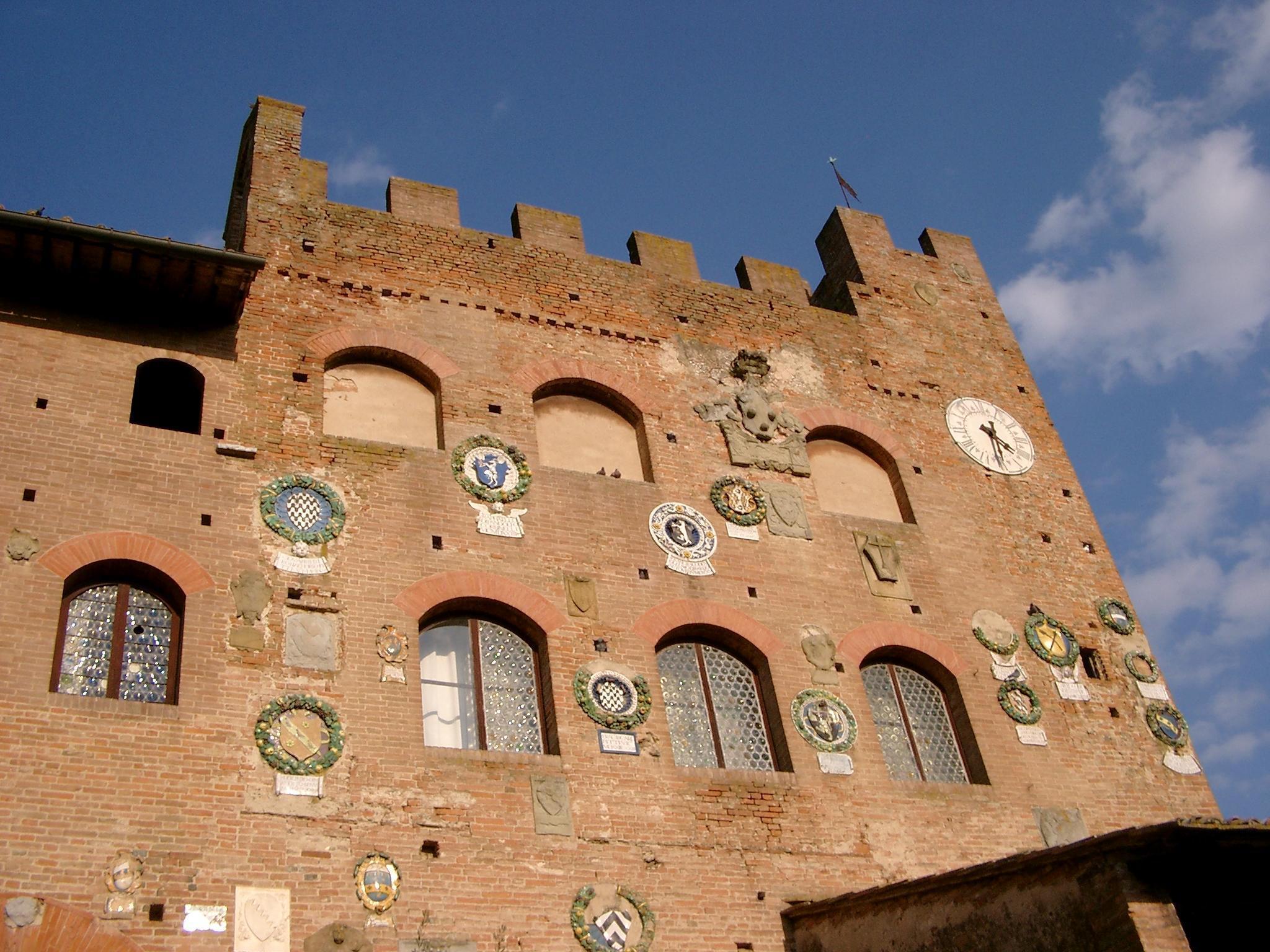 Una suggestiva immagine di Palazzo Pretorio a Certaldo 