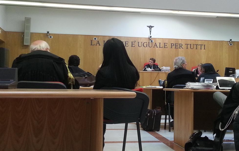 La confezionista tira in ballo gli italiani 