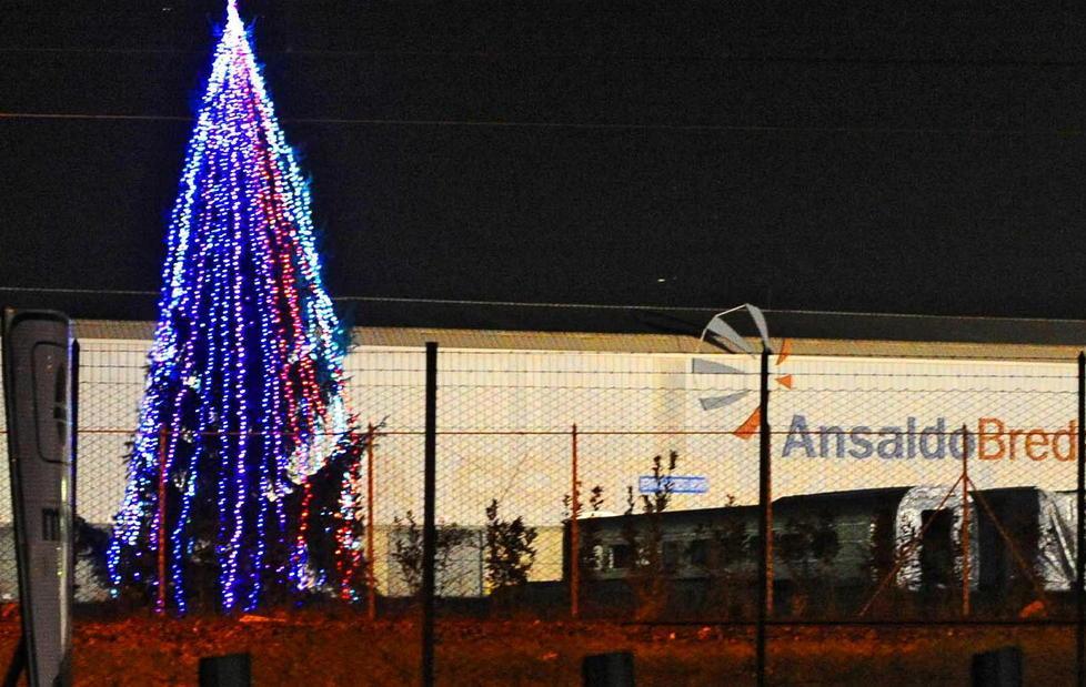 Dentro la Breda si accende l’albero 