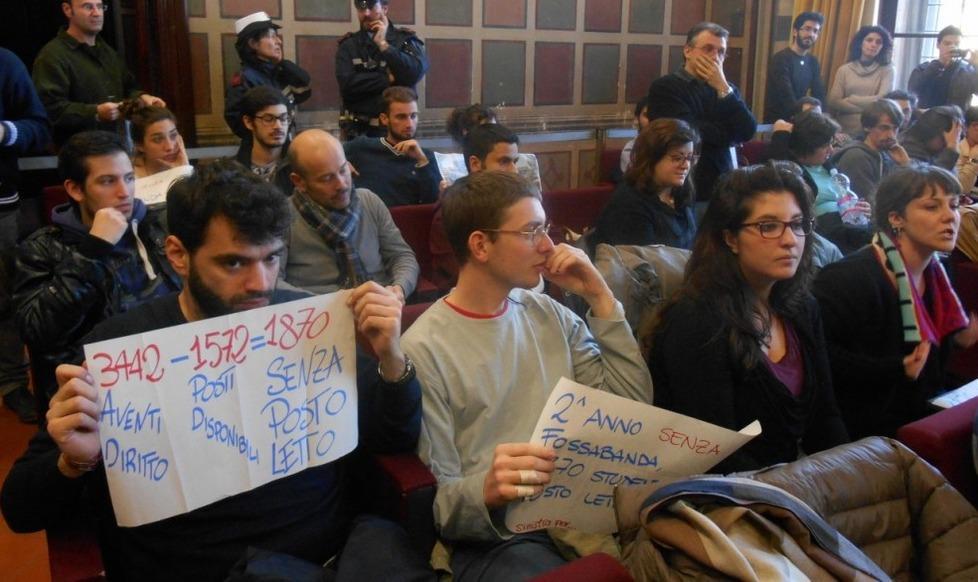 Gli studenti occupano il posto dei consiglieri 