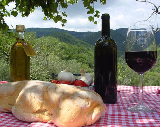 Olio, vino e pane pronti da degustare