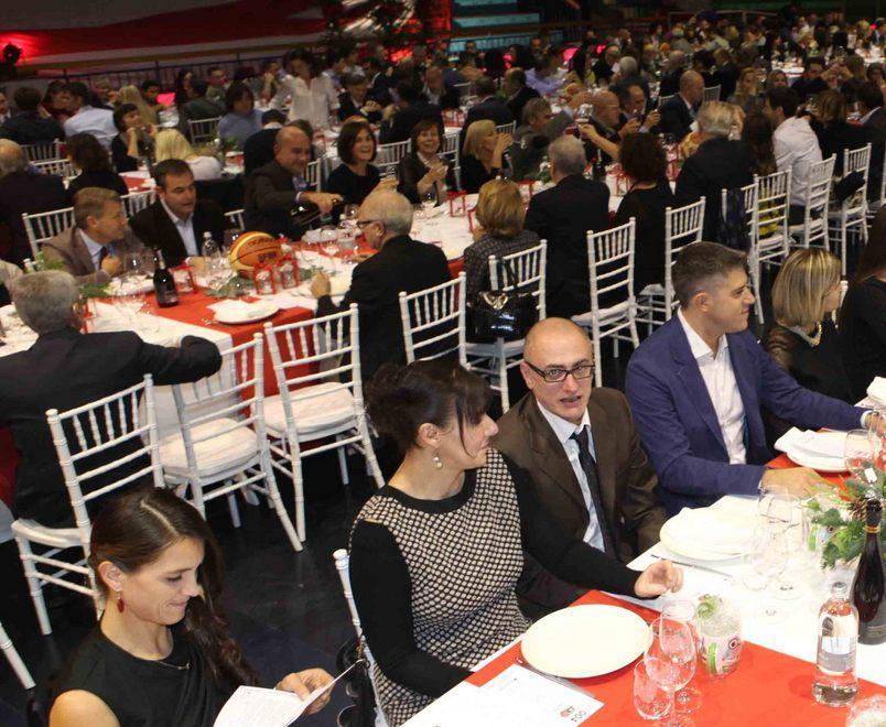 In alto più di trecento calici al PalaBigi vince... brindisi 