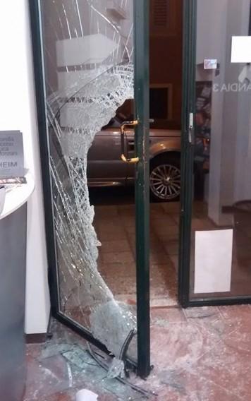 Via Canalino, preso subito dopo la spaccata 