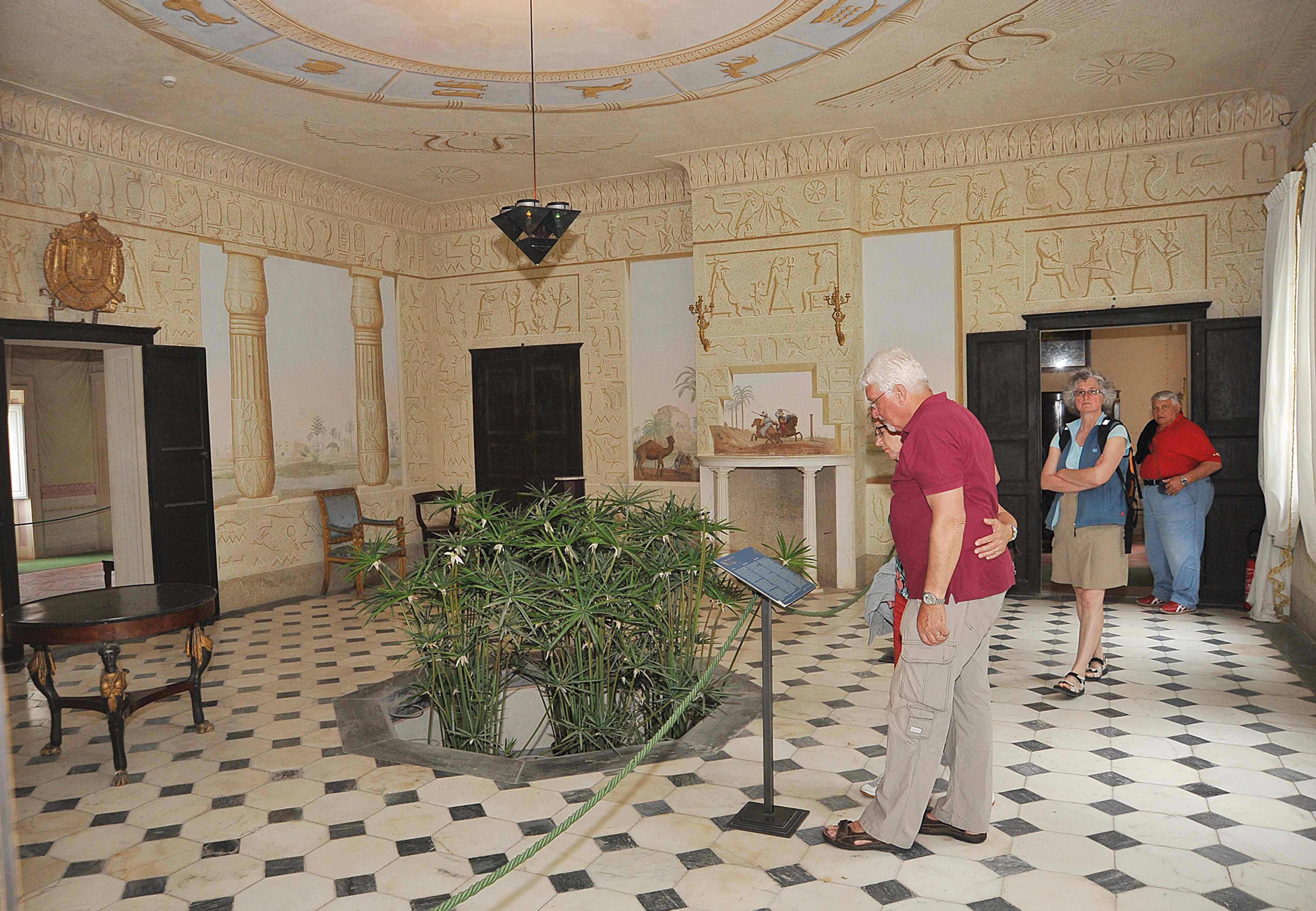 Visitatori alla villa Di San Martino a Portoferraio (foto di Giò Di Stefano)