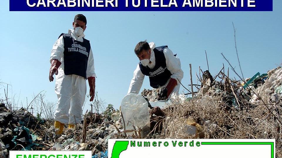 I carabinieri del Noe durante un controllo