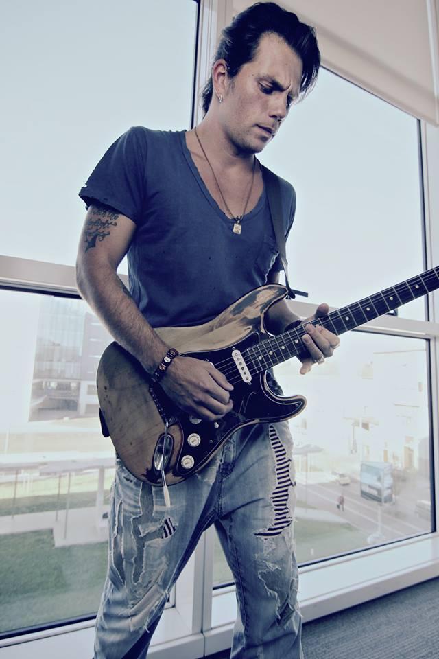 Il cantautore Enrico Nigiotti