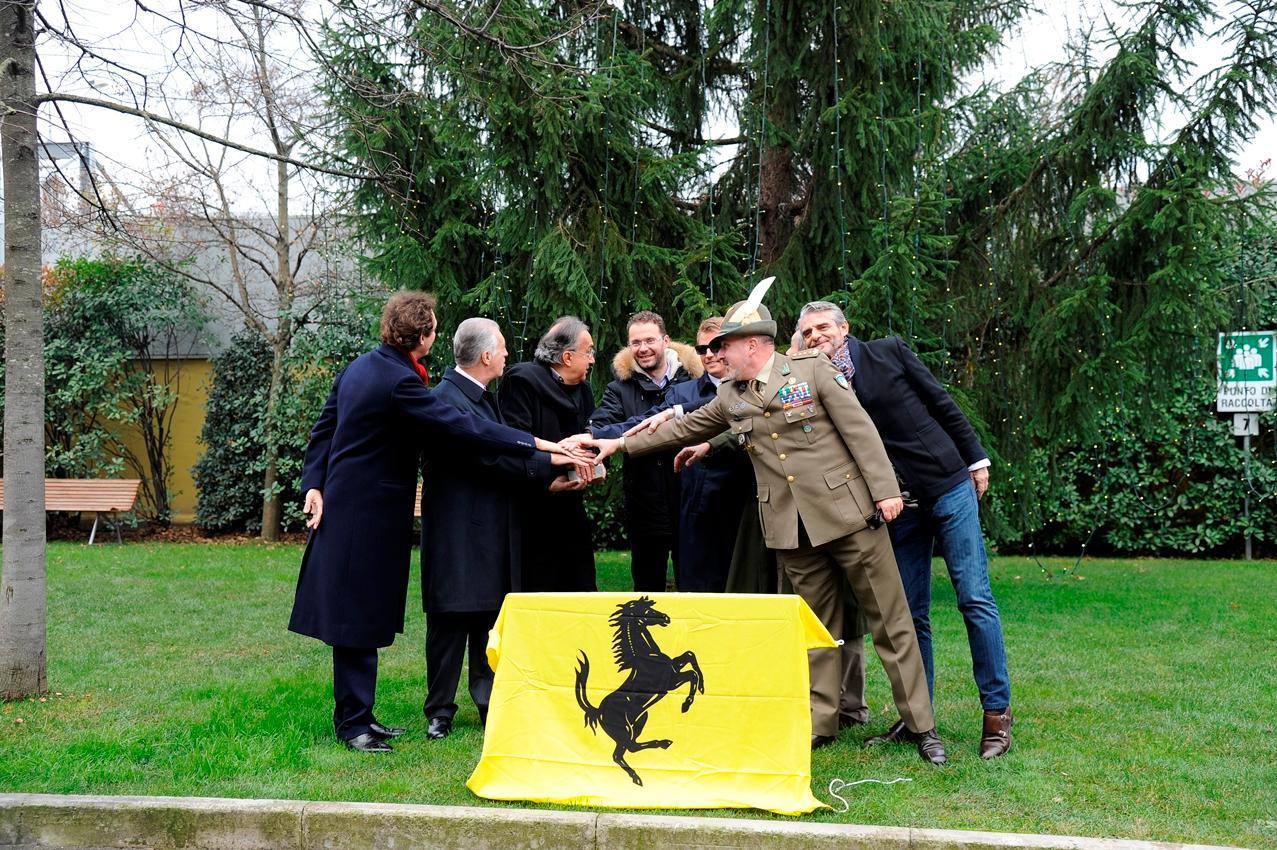 Il vertice Ferrari e Fiat all'inaugurazione dell'albero di Natale