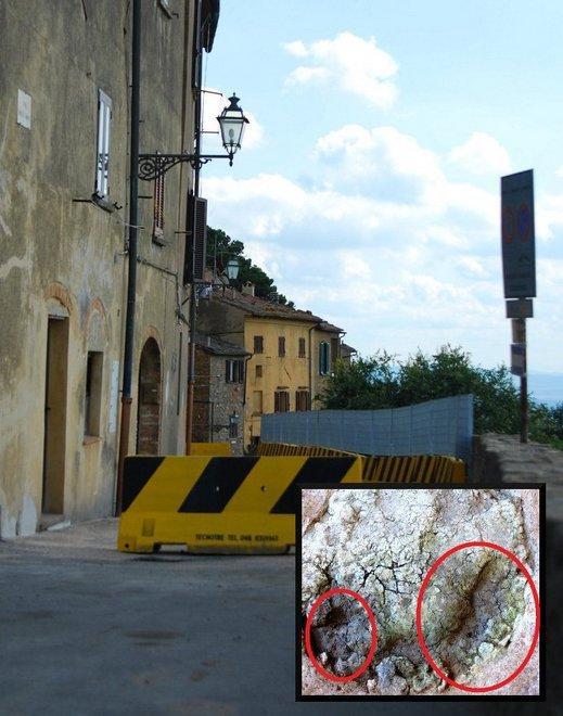 Piazza dei Fornelli e le orme impresse nell'argilla