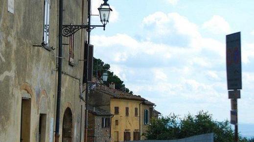 Piazza dei Fornelli e le orme impresse nell'argilla