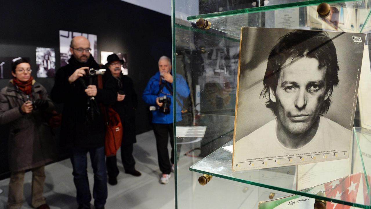 Tutto Vasco Messo In Mostra Gazzetta Di Modena Tutto Vasco Messo In Mostra Gazzetta Di Modena