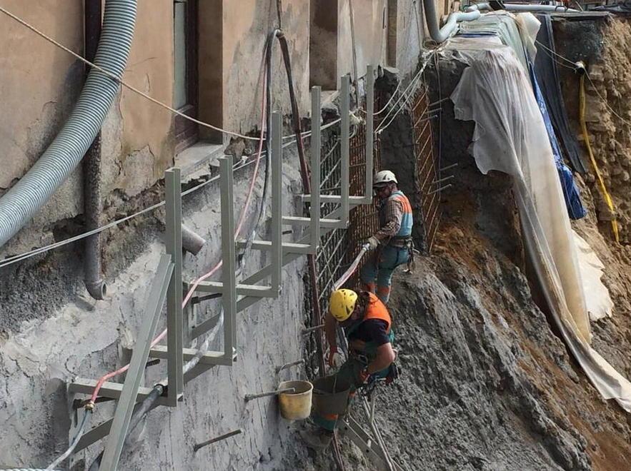 Crollo, un legale in soccorso del dirigente 