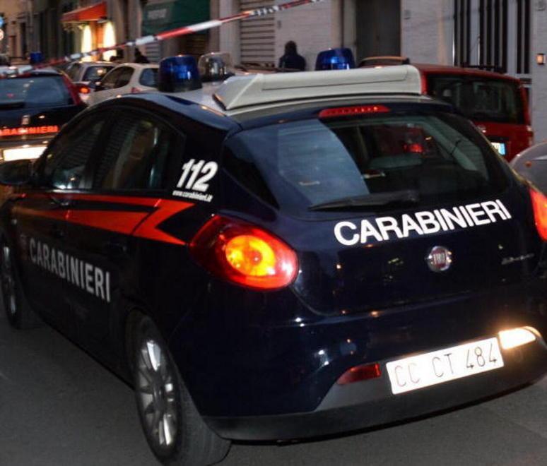 Provocano un incidente e fuggono a piedi